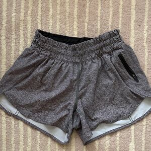 Lululemon Tracker Short V *4" Woman’s Size 6